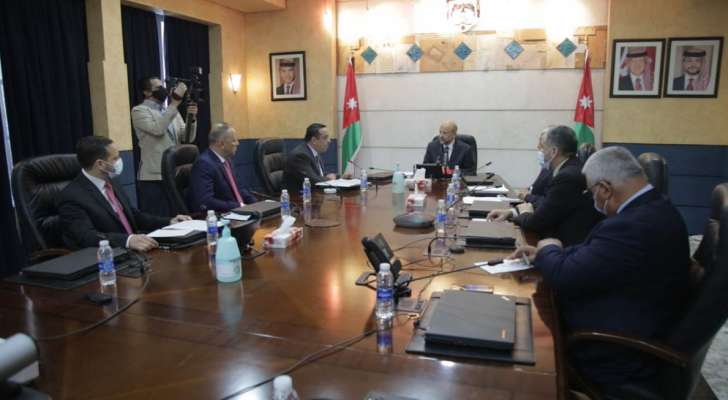 الرزاز يلتقي رئيس مجلس النقباء وعددا من رؤساء النقابات المهنية في رئاسة الوزراء
