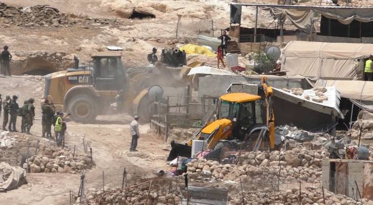 الاحتلال يهدم بناء مركز "كوفيد 19" في الخليل