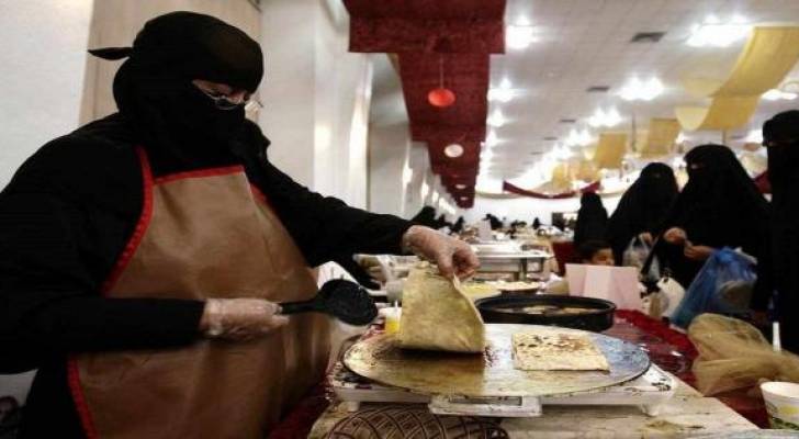 فيديو لنادلات يخدمن زبائن مقهى في السعودية يثير جدلا .. والسلطات تتدخل!