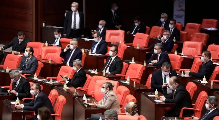 البرلمان التركي يعتمد قانونا يشدد الرقابة على شبكات التواصل الاجتماعي