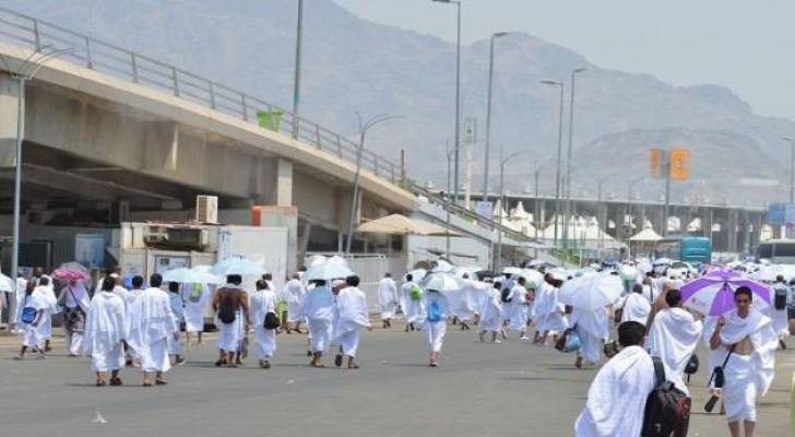 حجاج بيت الله الحرام يتوافدون إلى "مشعر عرفات" في مشهد إيماني عظيم.. فيديو