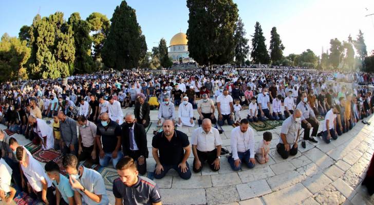 27 ألف مصلٍ أدوا صلاة عيد الأضحى في الأقصى- صور