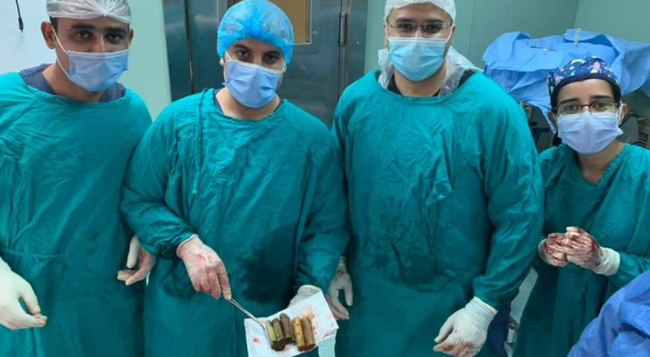 عملية جراحية لاستخراج آلاف الجنيهات من بطن مصري