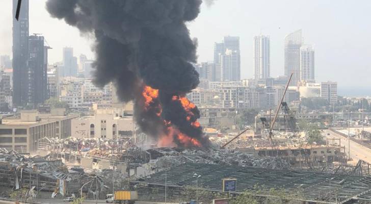 مراسلة رؤيا: اندلاع حريق ضخم في مرفأ بيروت.. فيديو