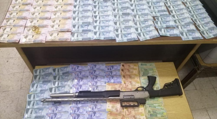 القبض على 3 اشخاص افتعلوا قضية سلب لسرقة 4000 دينار