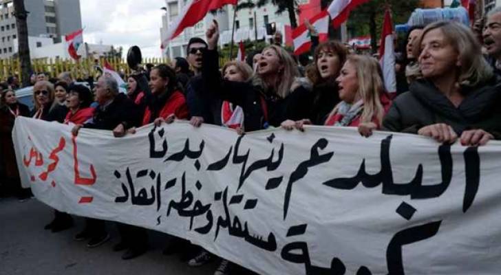 اللبنانيون يحيون الذكرى الأولى لانطلاق تظاهرات غير مسبوقة مناهضة للسلطة