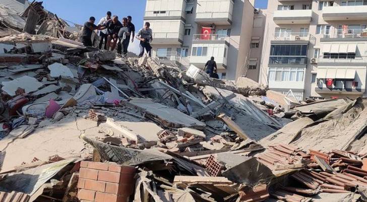 ٢٦ قتيلاً على الأقل جراء زلزال قوي ضرب تركيا واليونان