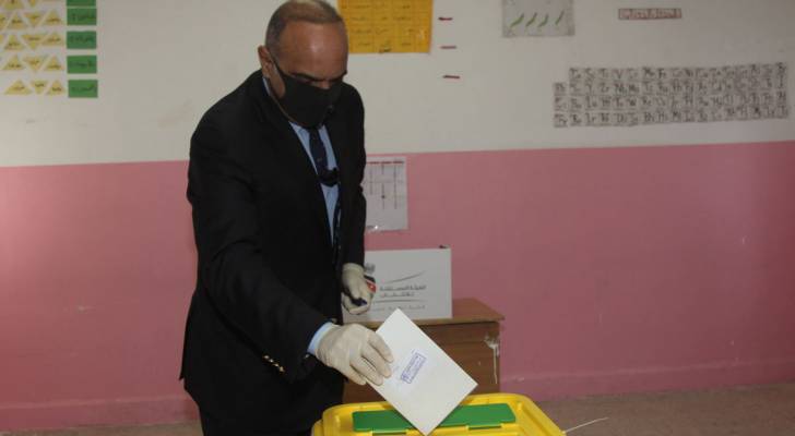 رئيس الوزراء يدلي بصوته في الانتخابات النيابية.. فيديو