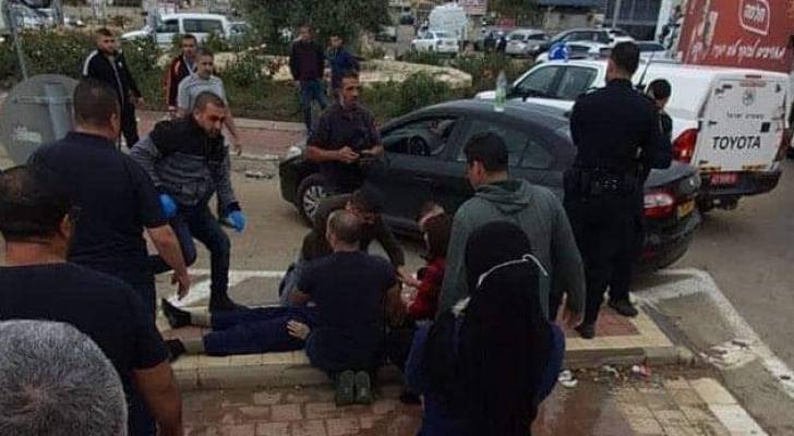 فلسطيني يقتل طليقته وأم أطفاله الخمسة طعنا في الشارع "فيديو"