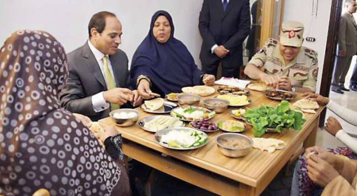 في ذكرى ميلاده .. الإعلام المصري يصف السيسي بـ "جابر خواطر البسطاء"