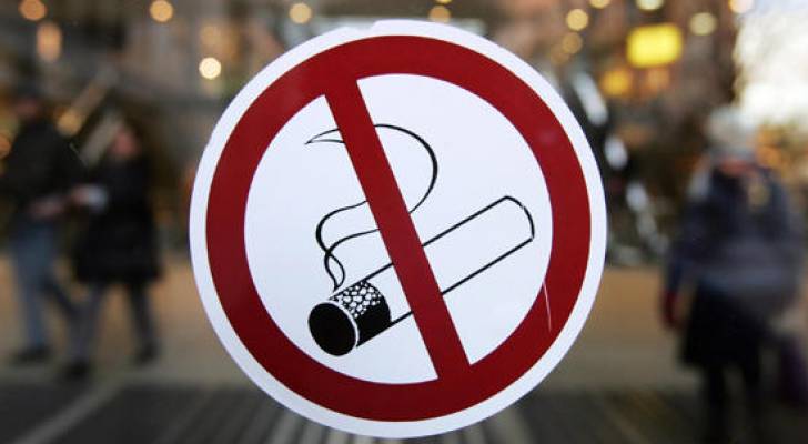 هولندا تحظر بيع السجائر بالمتاجر