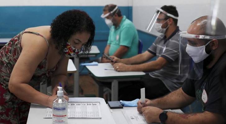 البرازيليون يدلون بأصواتهم في دورة ثانية من الانتخابات البلدية
