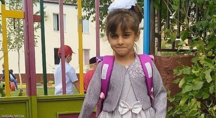 عائشة .. طفلة روسية تفقد ذراعها الأيمن بسبب"خالتها المتوحشة"