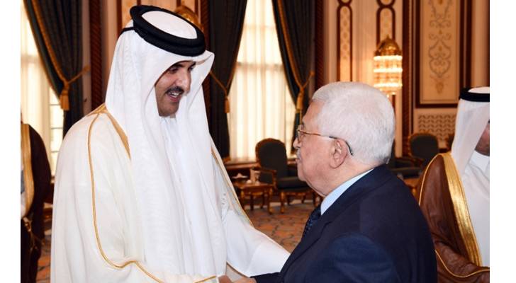 الرئيس الفلسطيني يلتقي أمير قطر بالدوحة