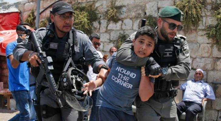 الاحتلال يجري حملة مداهمات واعتقالات بمناطق الضفة الغربية