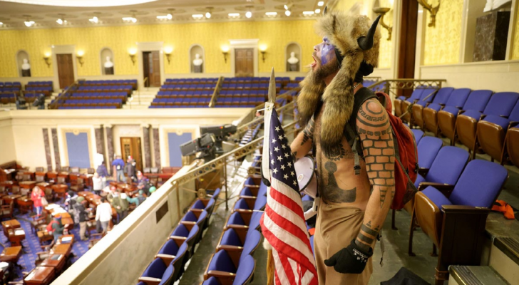 خلال اقتحام مبنى الكونغرس