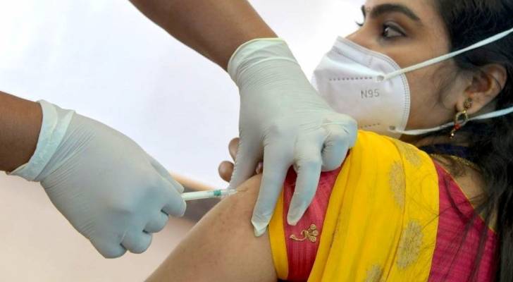 الهند بلد ١.٣ مليار شخص تبدأ التطعيم ضد كورونا