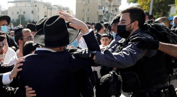٥ اصابات في شرطة الاحتلال بعد اشتباكات مع اليهود "الحريديم"