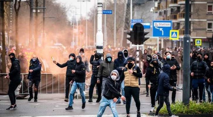 ليلة ثانية من أعمال الشغب في هولندا بعد فرض حظر التجول