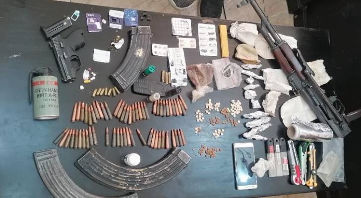 الأمن يضبط ٩ من مروجي وتجار المخدرات في عمان والكرك.. صور