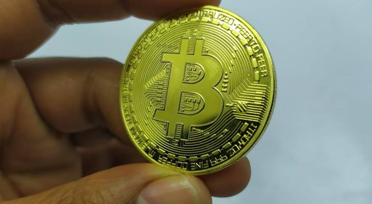 بيتكوين تبلغ مستوى غير مسبوق أكثر من ٤٨ ألف دولار للوحدة