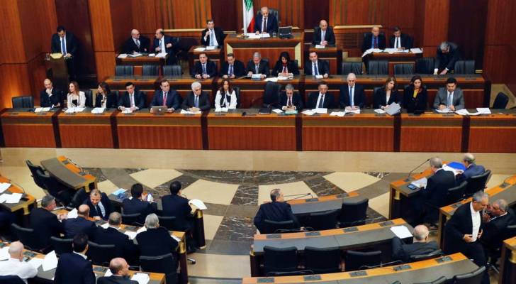 تطعيم نواب في البرلمان من خارج خطة الحكومة يثير جدلا في لبنان