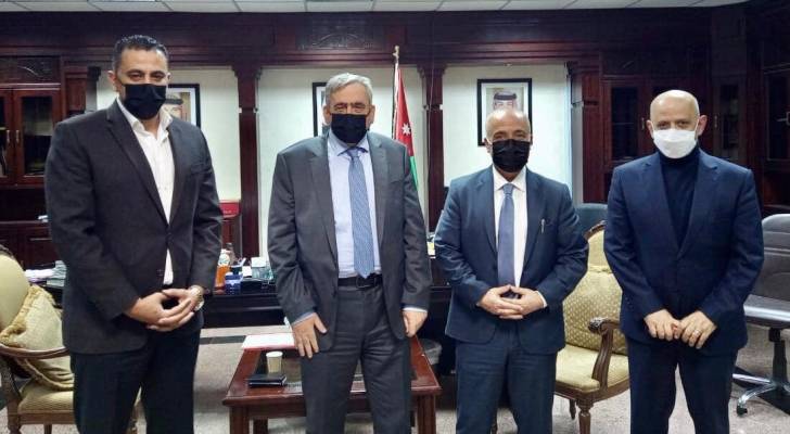 وزير الصحة خلال لقائه الحاج توفيق وأبو حسان " الوضع الوبائي مقلق"