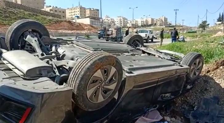 تدهور مركبة في منطقة عين غزال بعمان.. فيديو