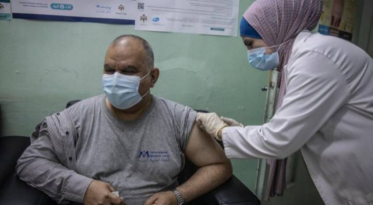 طبيب أردني من أمريكا: اللقاح لا يمنع الإصابة لكنه يمنع المضاعفات الخطيرة