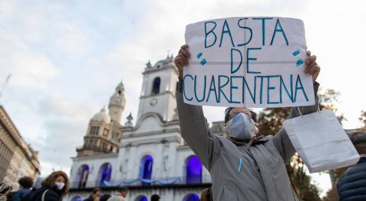 تظاهرات في الأرجنتين ضد التمييز في إعطاء "لقاحات كورونا"
