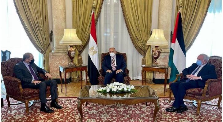 وزراء خارجية الأردن وفلسطين ومصر يدعون لدفع جهود إحياء عملية السلام