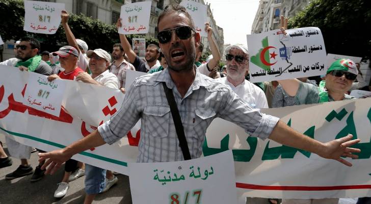 الجزائر تصدر مذكرات توقيف بحق ناشطين متهمين بـ"الإرهاب"