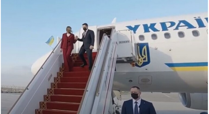 الرئيس الأوكراني فولوديمير زيلينسكي وزوجته