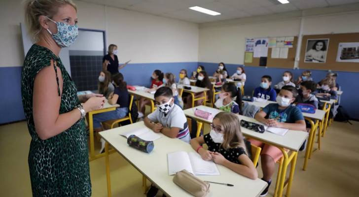 طلبة الابتدائي في فرنسا يعودون إلى مقاعدهم الصفية