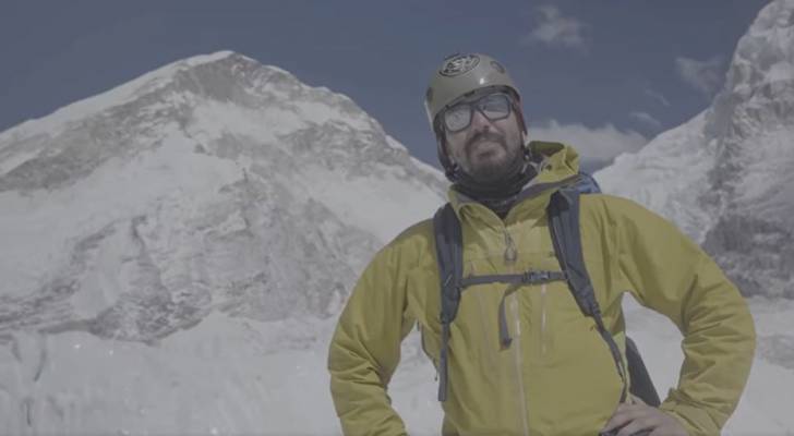 الرحال الجنيدي: عاصفة ثلجية أجبرتني على تغيير خطة تسلق قمة جبل إيفرست- فيديو