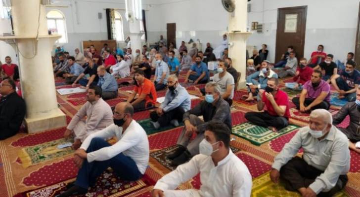 الأردنيون يستقبلون خبر أداء صلاة التراويح في المساجد بلهفة وشجن