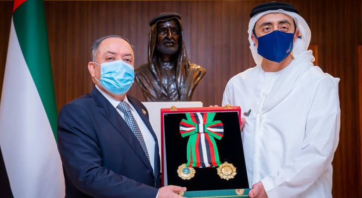 الإمارات تقلد السفير الأردني وسام الاستقلال من الطبقة الأولى