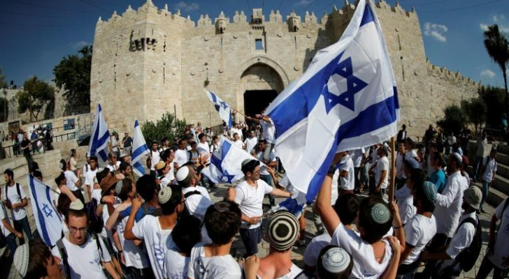 مستوطنون خلال مسيرة الأعلام في القدس المحتلة