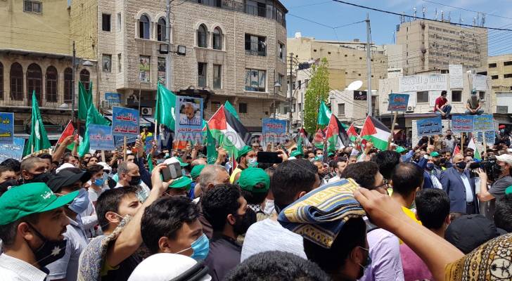 آلاف الأردنيين يخرجون في وقفة نصرة للفلسطينيين بحي الشيخ جراح والقدس.. فيديو وصور