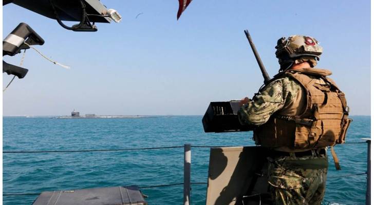  مصادرة شحنة أسلحة مجهولة الوجهة في بحر العرب