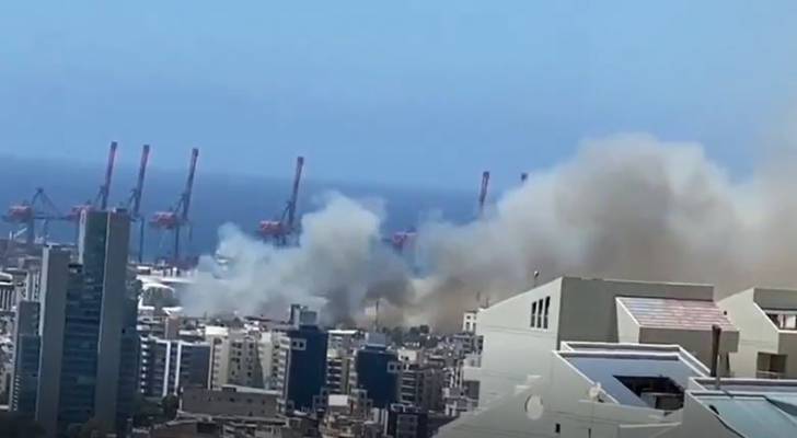 حريق في مرفأ بيروت وأعمدة الدخان تتصاعد - فيديو