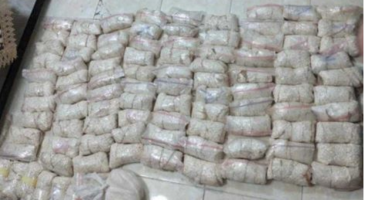 جانب من المضبوطات التي تمت محاولة ادخالها من الأراضي السورية باتجاه الأردن