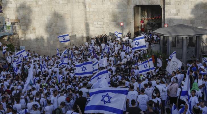 شرطة الاحتلال الإسرائيلي توافق على إعادة "مسيرة الأعلام" في القدس المحتلة