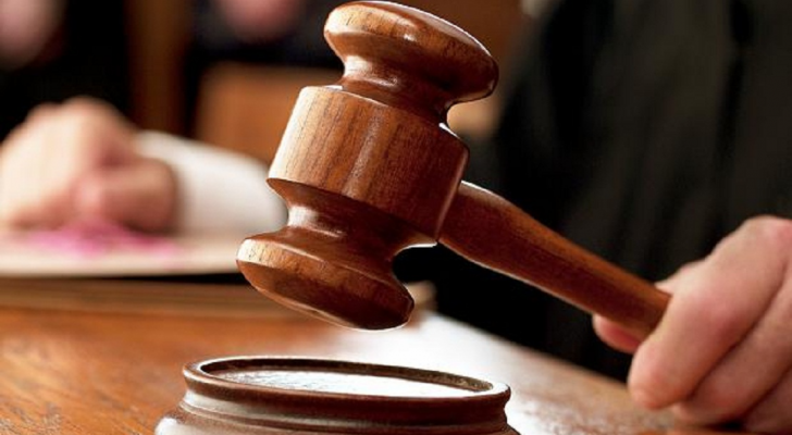 مطرقة قاضي - تعبيرية