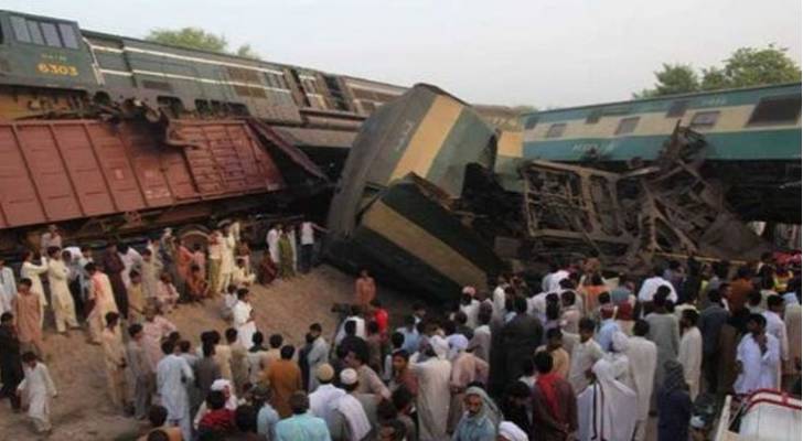 قتلى وجرحى بحادث قطار في باكستان - فيديو