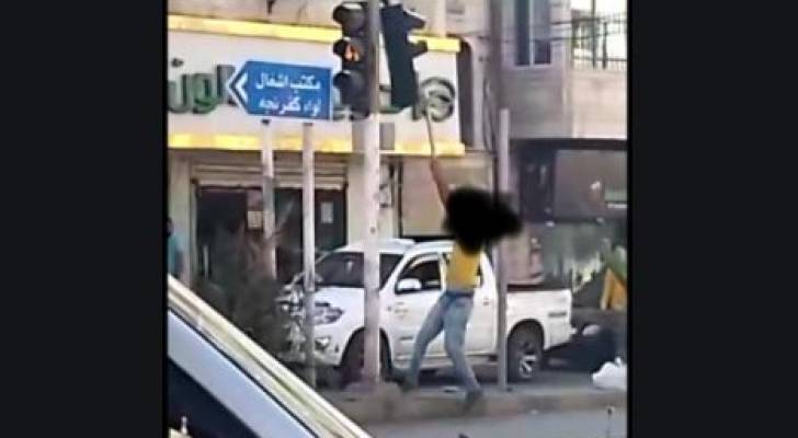 الأمن العام: القبض على شخص "مضطرب نفسيا" حطّم إشارة ضوئية في عجلون