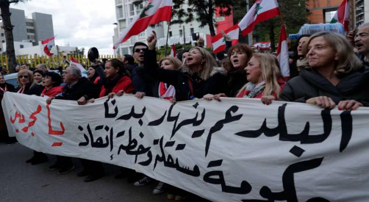 الانهيار الاقتصادي في لبنان يصل إلى حليب الأطفال والطحين