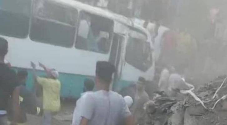 مصر.. وفاتان وجرحى بحادث تصادم قطار بحافلة نقل ركاب