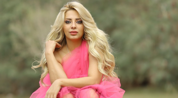 الإعلامية المصرية مي حلمي