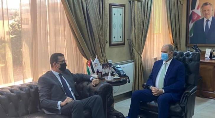 وزير العمل يلتقي السفير المصري في عمان